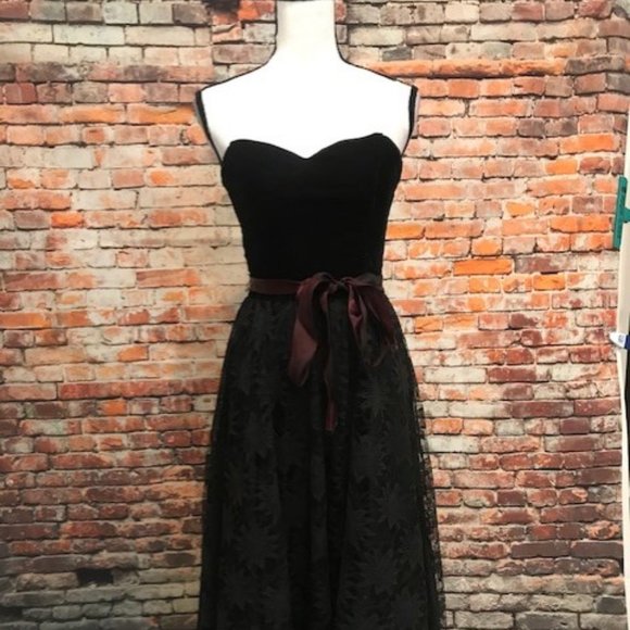 VTG Jolie Madame Black Velvet and Lace Dress - Picture 1 of 8